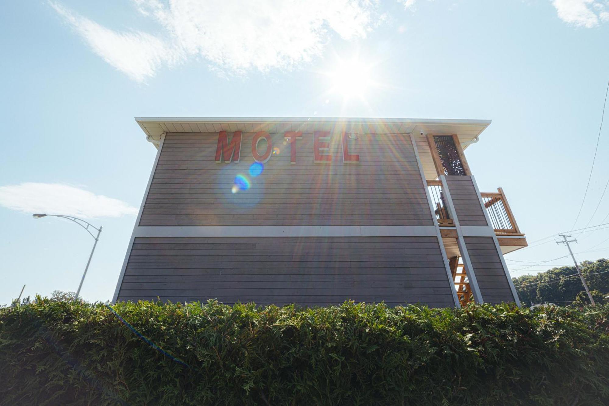Motel Le Point De Vue La Malbaie Exterior photo